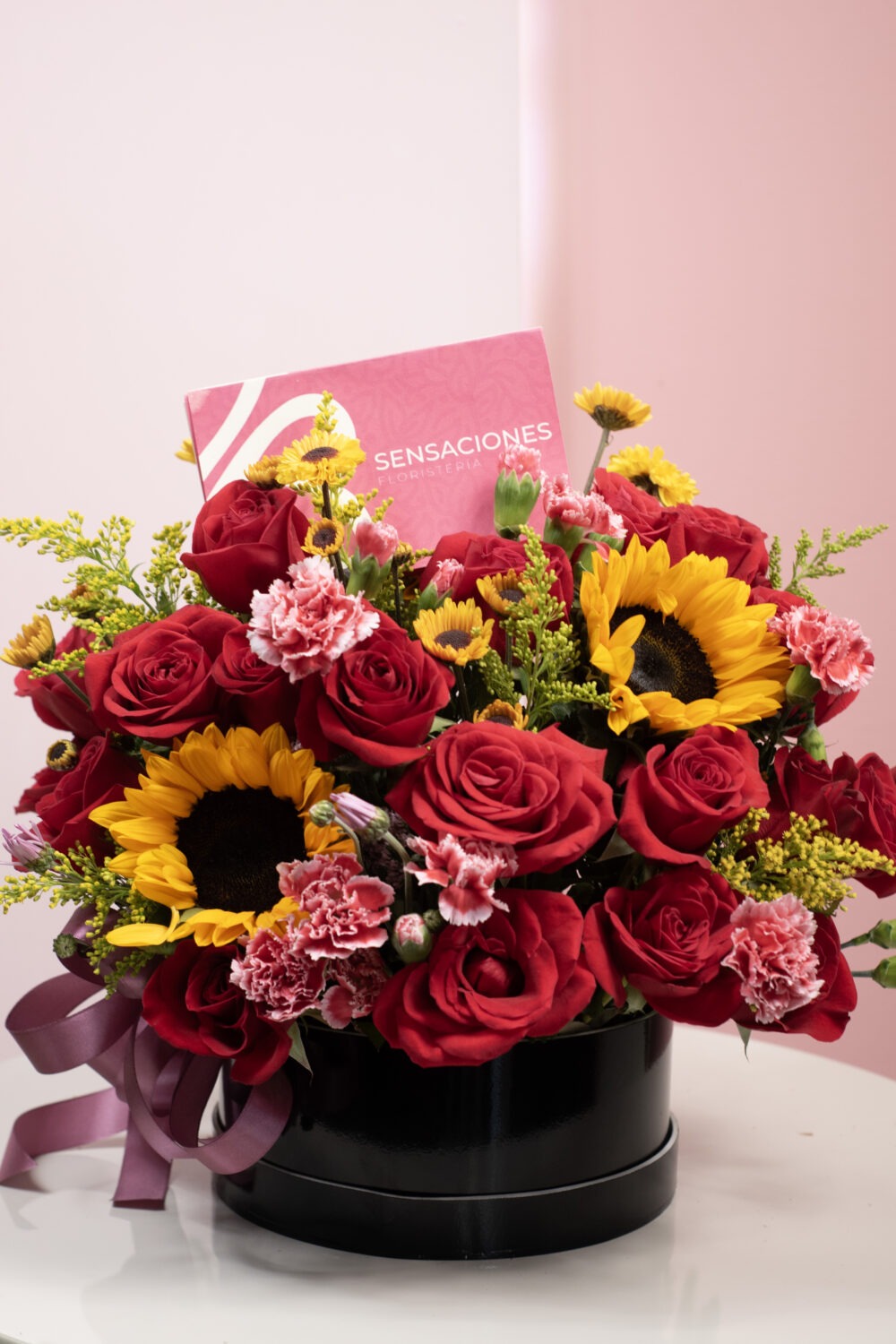 Caja de gerberas y rosas mediana - Imagen 5
