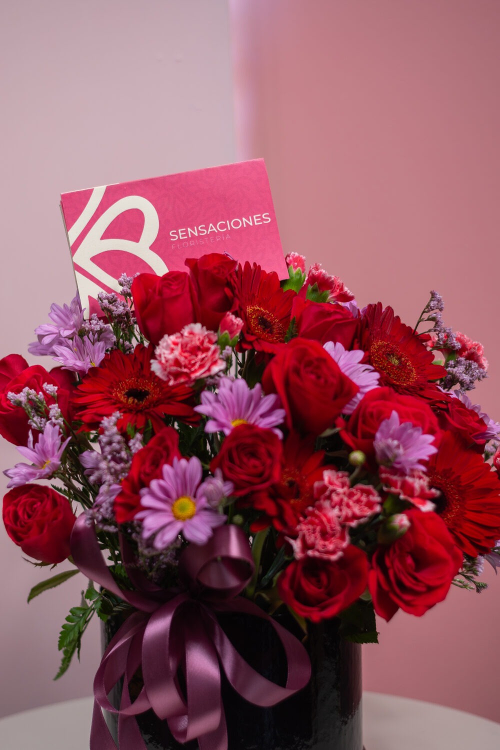 Caja de 12 rosas y 12 gerberas - Imagen 2