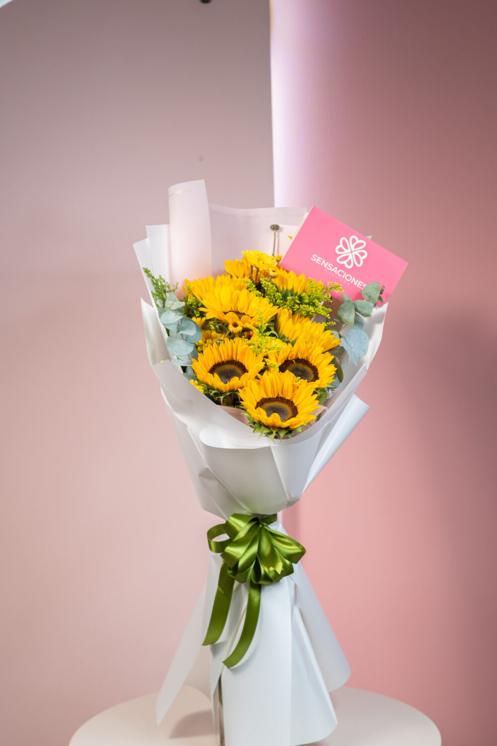 Ramo de 6 Girasoles con limonium - Imagen 5