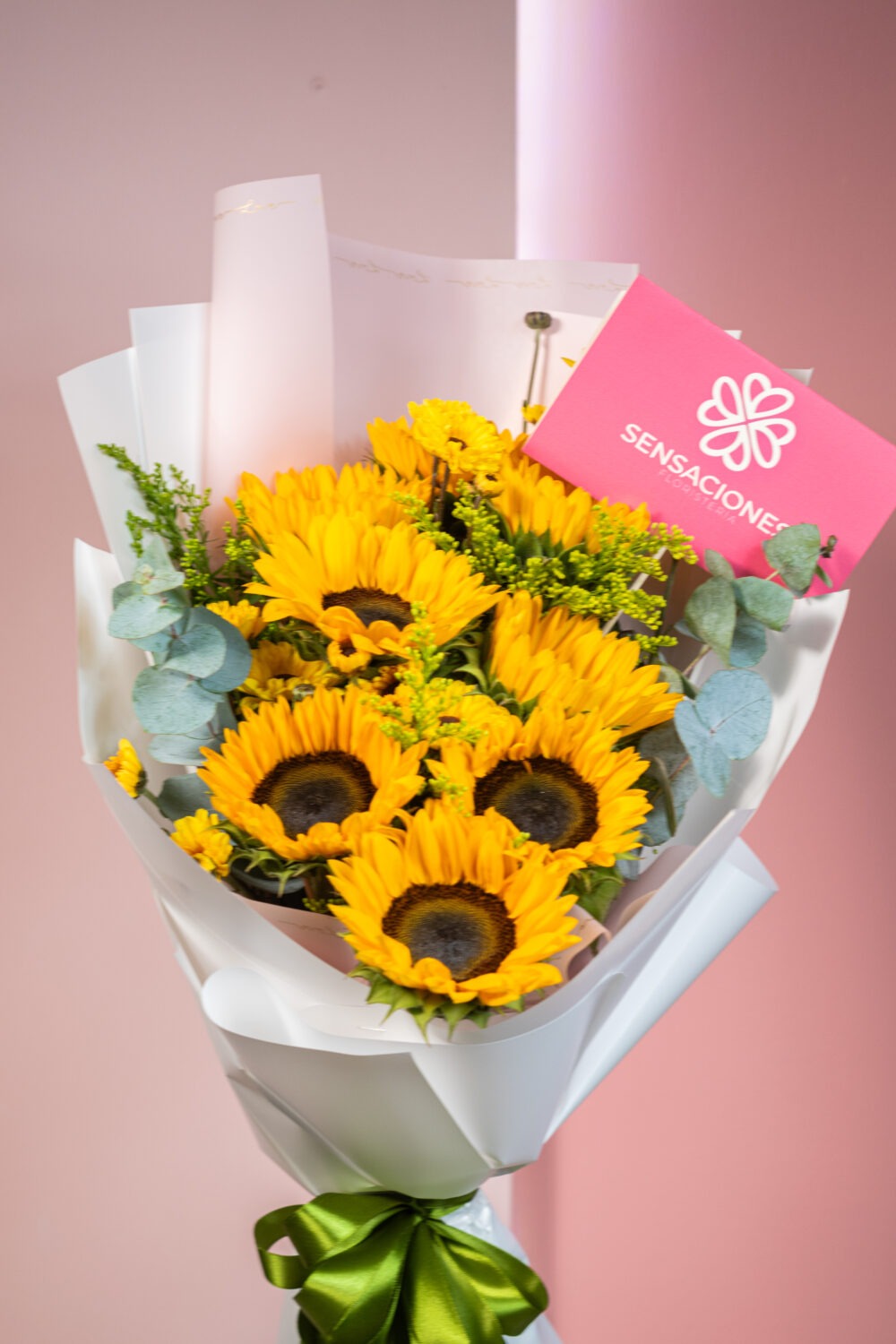 Ramo de 6 Girasoles con limonium - Imagen 3