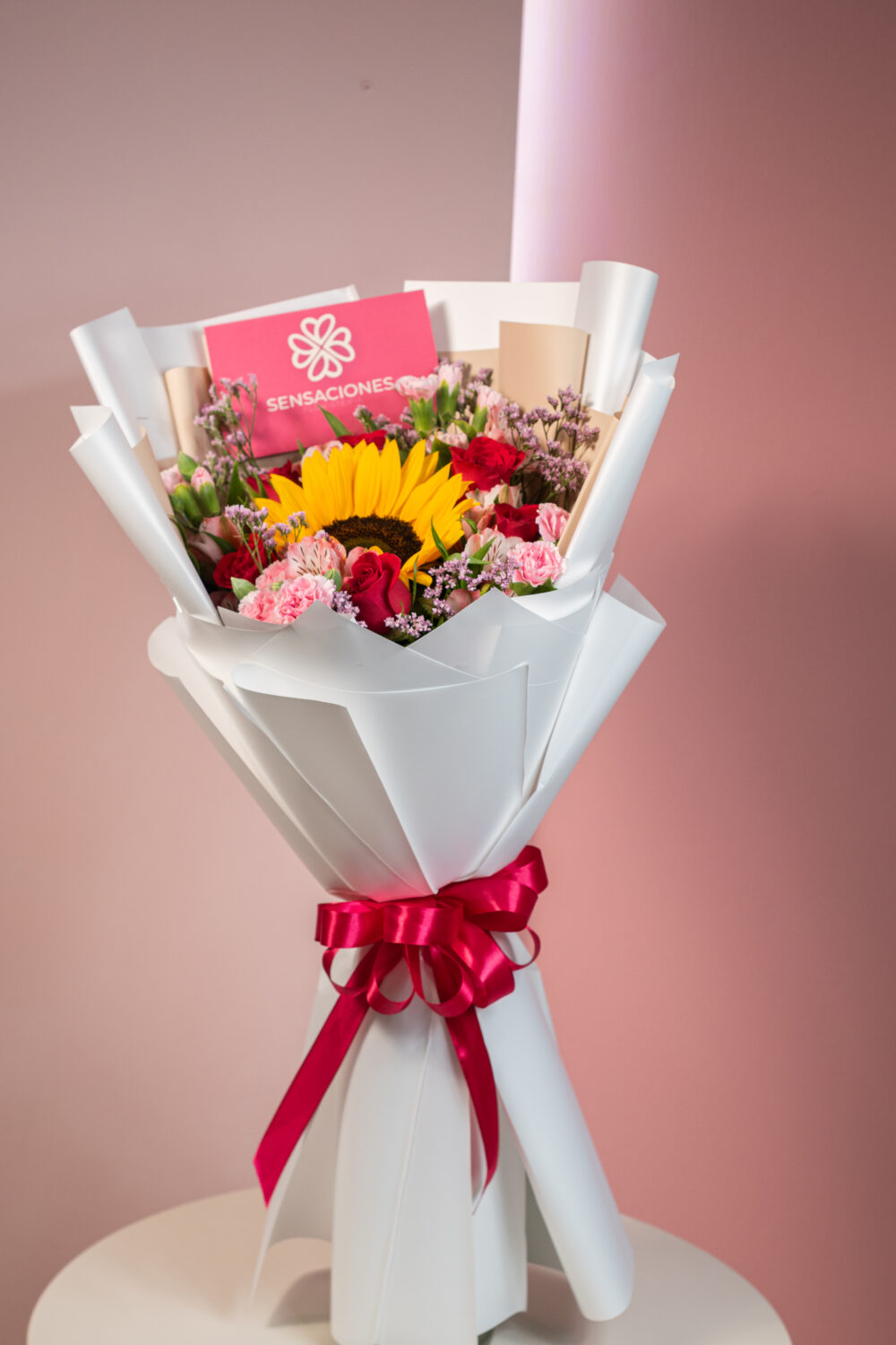 Ramo de Rosas con Girasol - Imagen 5