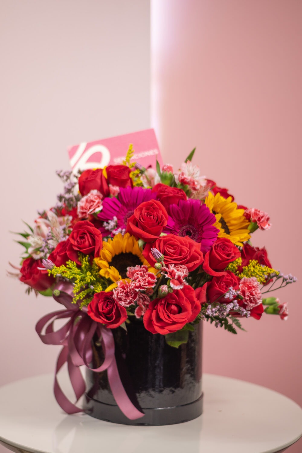 Caja de rosas y girasoles - Imagen 6