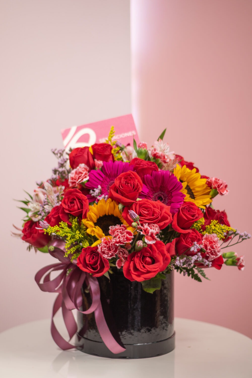 Caja de rosas y girasoles - Imagen 5