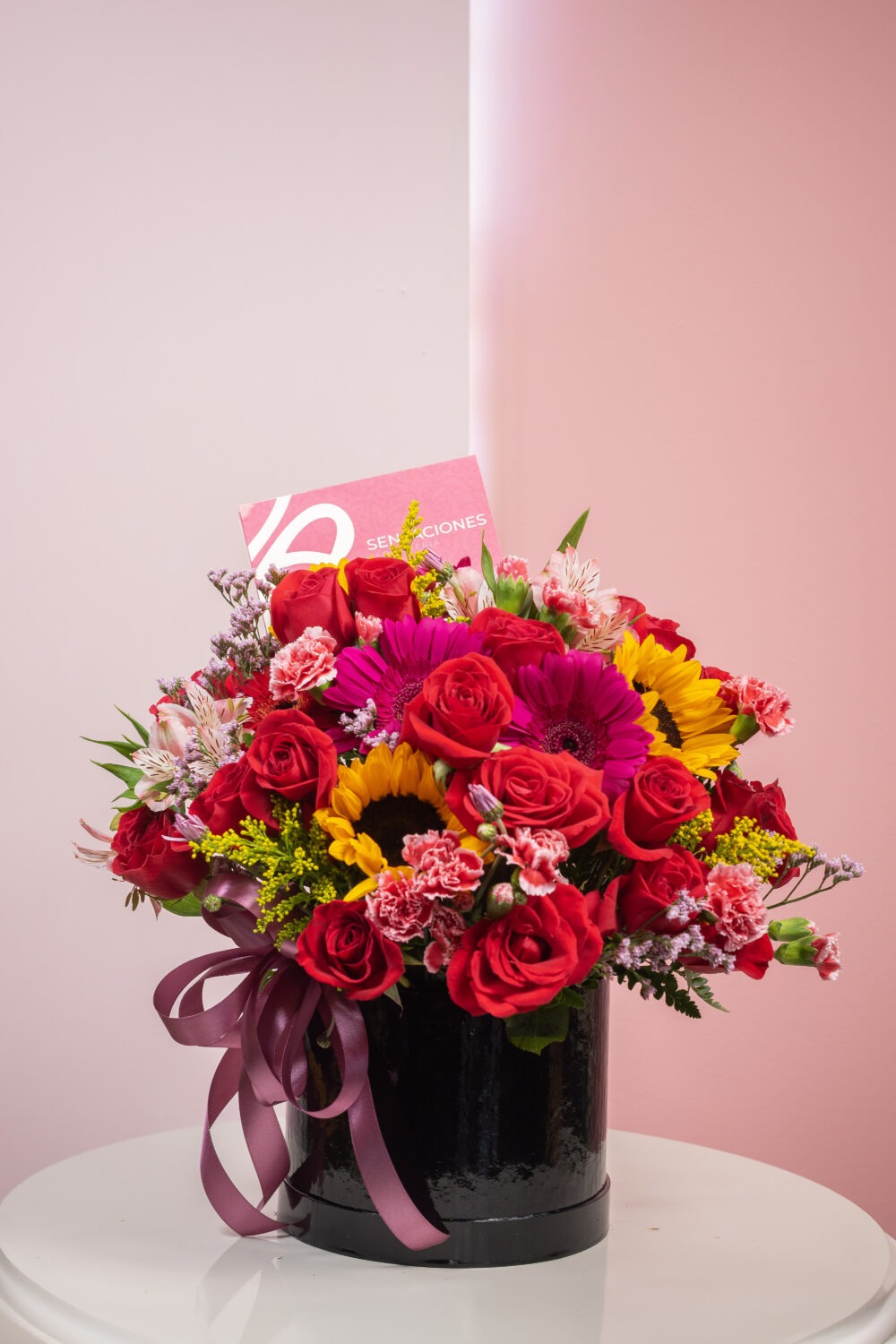 Caja de rosas y girasoles - Imagen 2