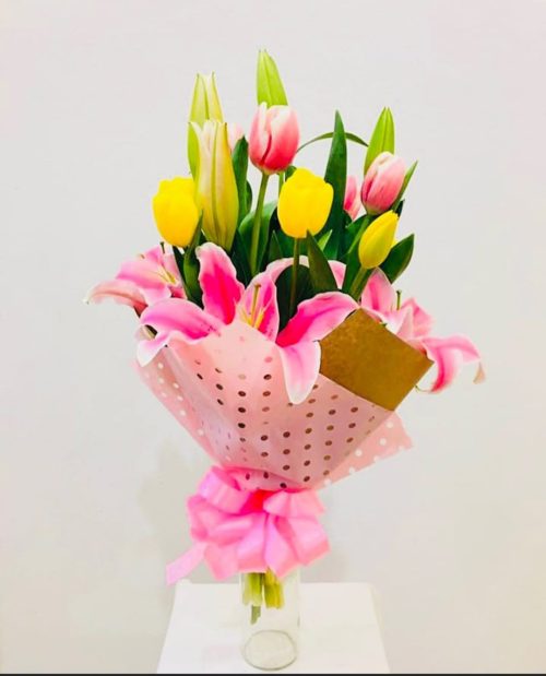 Ramo de tulipanes y lirios