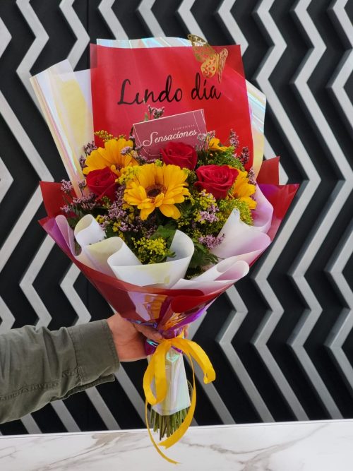 Ramo de gerberas y rosas. Floristeria Sensaciones