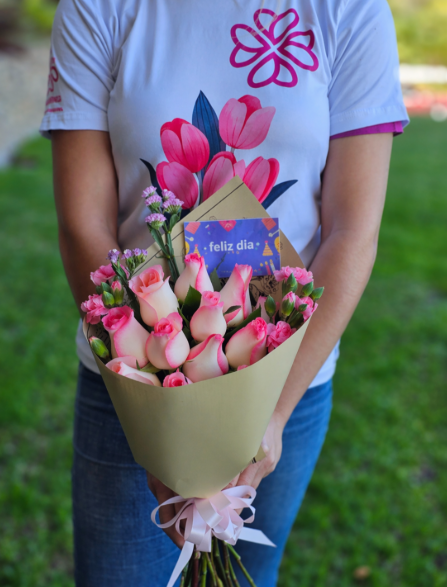 Ramo de rosas y mini clavel