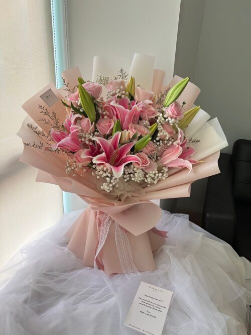 Ramo de rosas lirios y baby