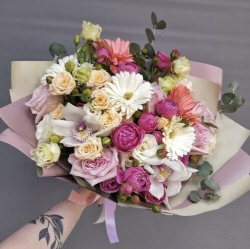 Ramo de rosas, Gerberas y lisiantus