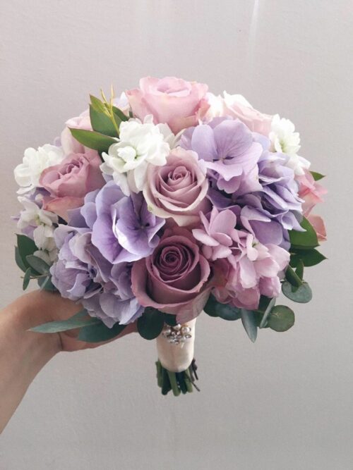 Ramo de novia con hortensias y rosas