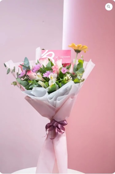 Ramo de 18 rosas con gerberas y eucalipto