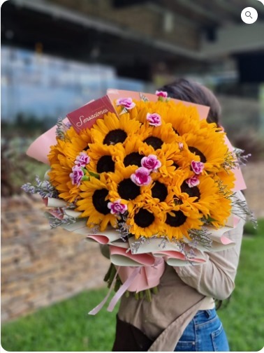 Ramo de girasoles y mini claveles