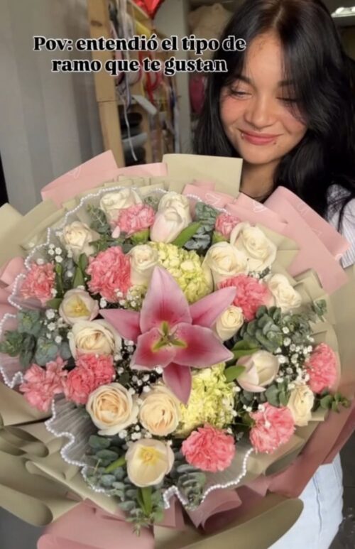 Ramo de rosas, claveles, hortensias y lirio