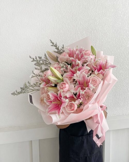 Ramo de rosas lirios y Gerberas