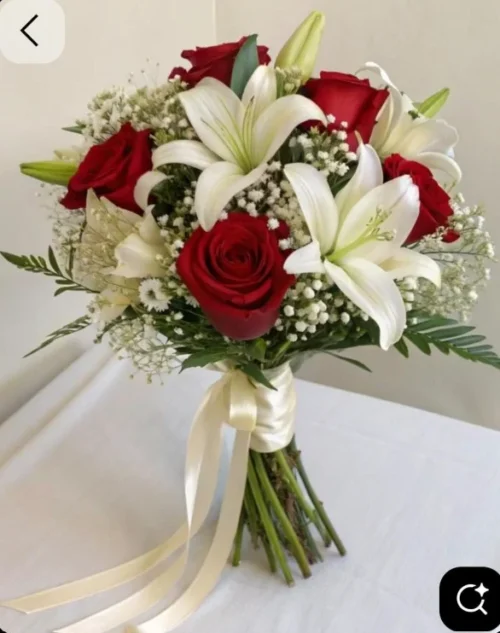8 rosas 3 de lirios y baby